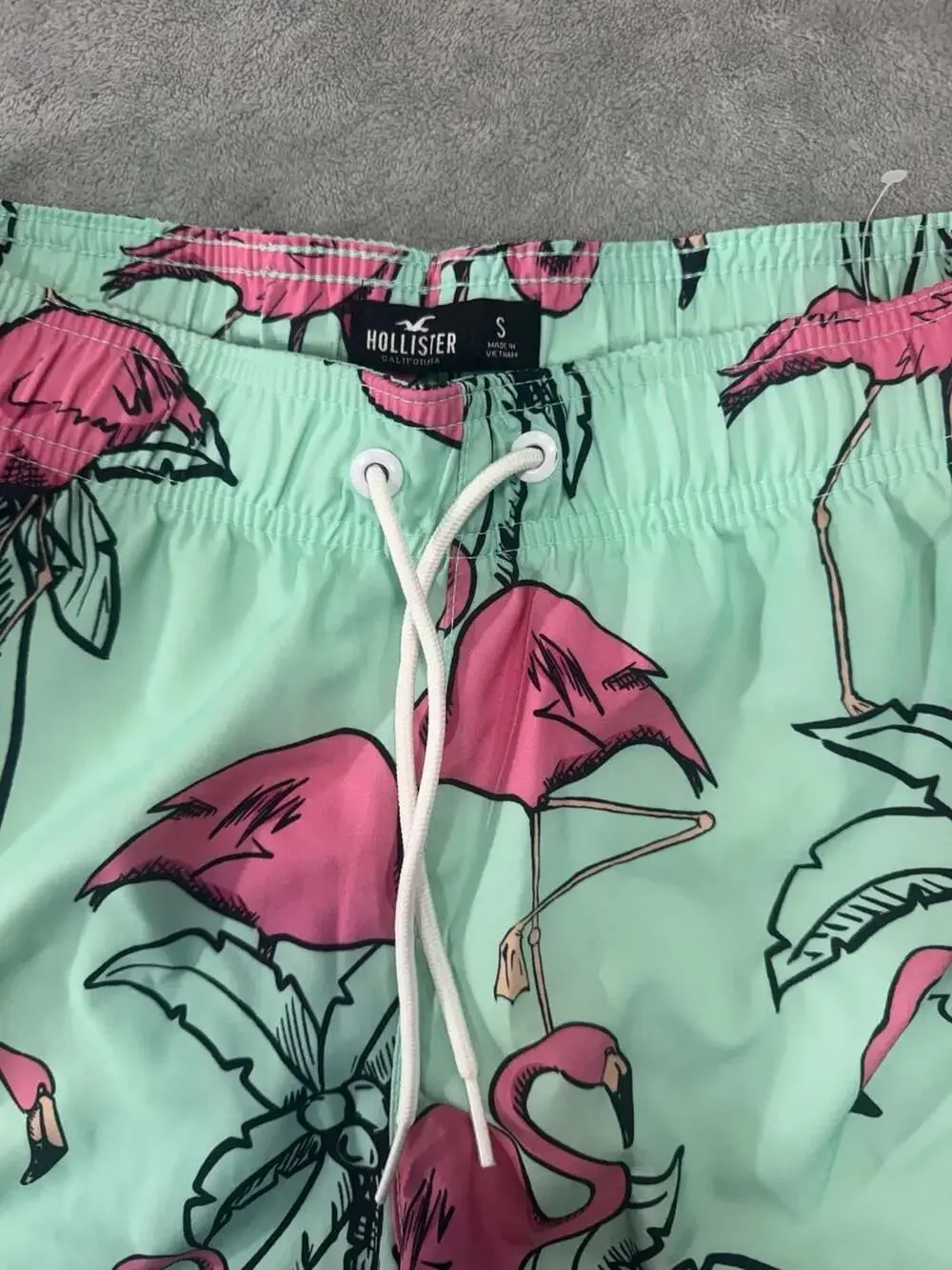 Hollister Flamingo & Palm Tree Print Mint Green Mesh Lined Swim Trunks Size S